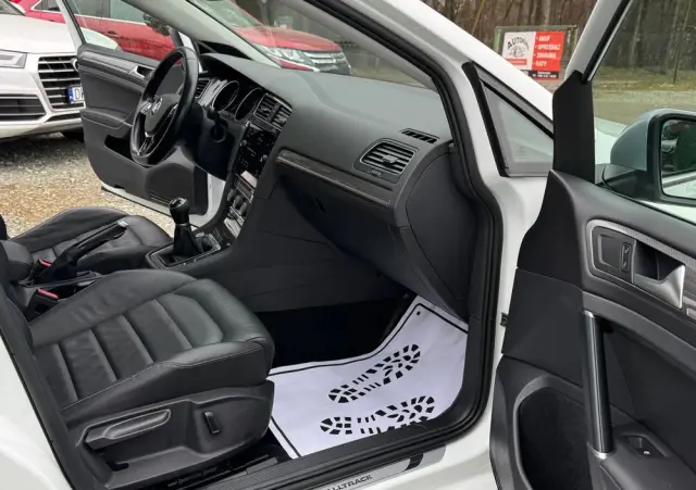 VOLKSWAGEN Golf Alltrack 