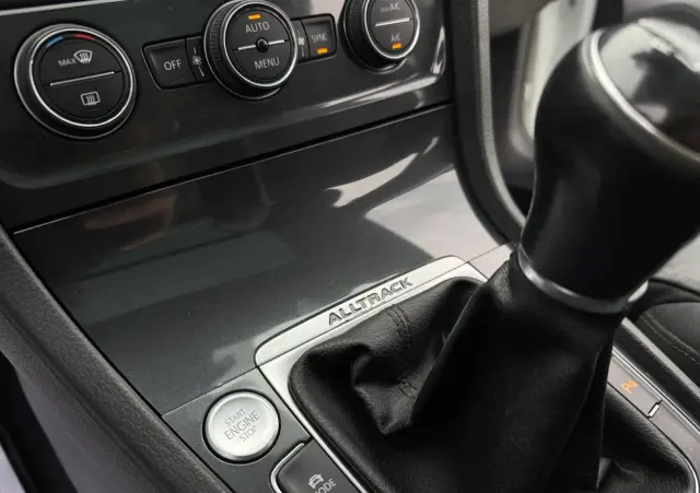 VOLKSWAGEN Golf Alltrack 