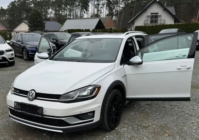 VOLKSWAGEN Golf Alltrack 