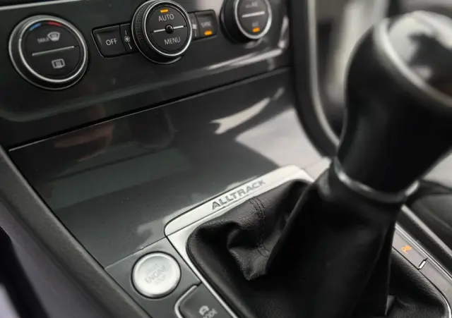 VOLKSWAGEN Golf Alltrack 