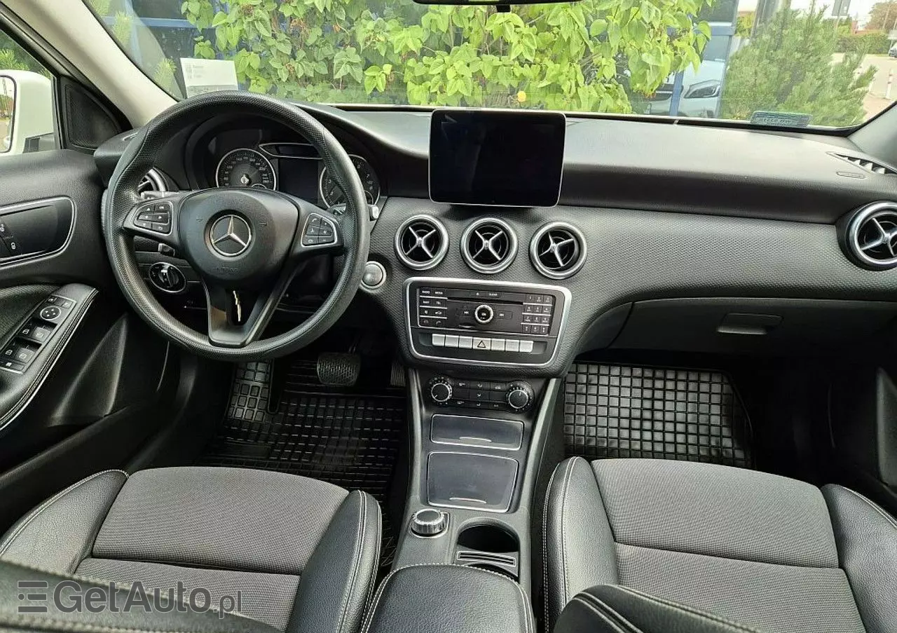 MERCEDES-BENZ Klasa A 180 7G-DCT