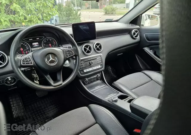 MERCEDES-BENZ Klasa A 180 7G-DCT
