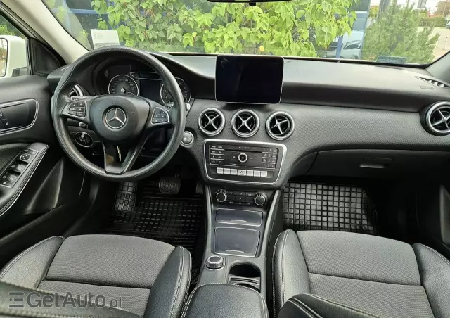 MERCEDES-BENZ Klasa A 180 7G-DCT