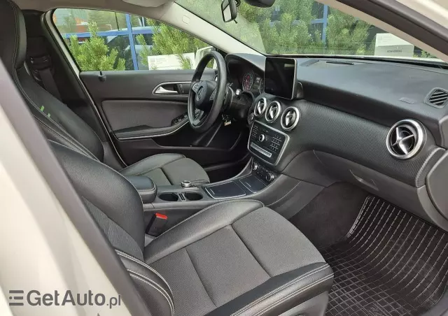 MERCEDES-BENZ Klasa A 180 7G-DCT