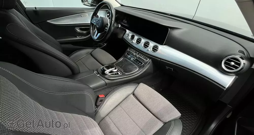 MERCEDES-BENZ Klasa E 220 d 4-Matic 9G-TRONIC