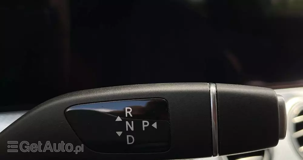 MERCEDES-BENZ Klasa E 220 d 4-Matic 9G-TRONIC