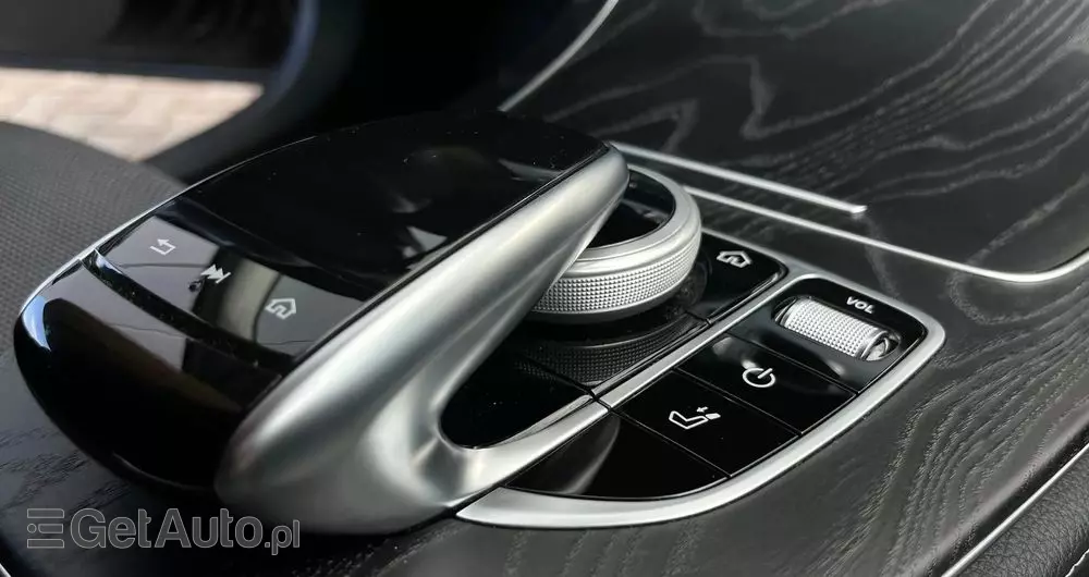 MERCEDES-BENZ Klasa E 220 d 4-Matic 9G-TRONIC