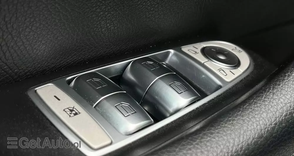 MERCEDES-BENZ Klasa E 220 d 4-Matic 9G-TRONIC