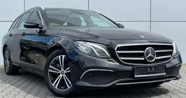 MERCEDES-BENZ Klasa E 220 d 4-Matic 9G-TRONIC
