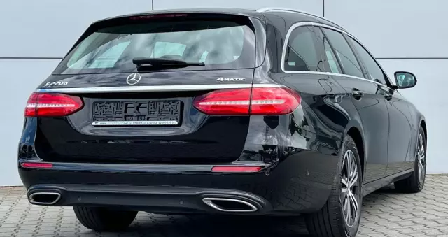 MERCEDES-BENZ Klasa E 220 d 4-Matic 9G-TRONIC