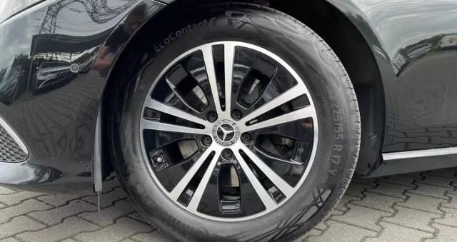 MERCEDES-BENZ Klasa E 220 d 4-Matic 9G-TRONIC