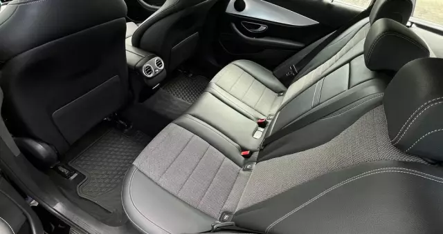 MERCEDES-BENZ Klasa E 220 d 4-Matic 9G-TRONIC