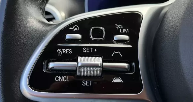 MERCEDES-BENZ Klasa E 220 d 4-Matic 9G-TRONIC