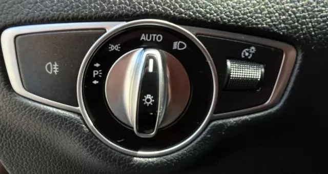 MERCEDES-BENZ Klasa E 220 d 4-Matic 9G-TRONIC