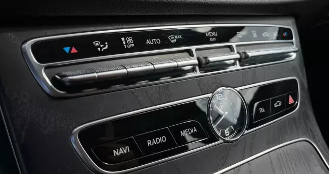 MERCEDES-BENZ Klasa E 220 d 4-Matic 9G-TRONIC