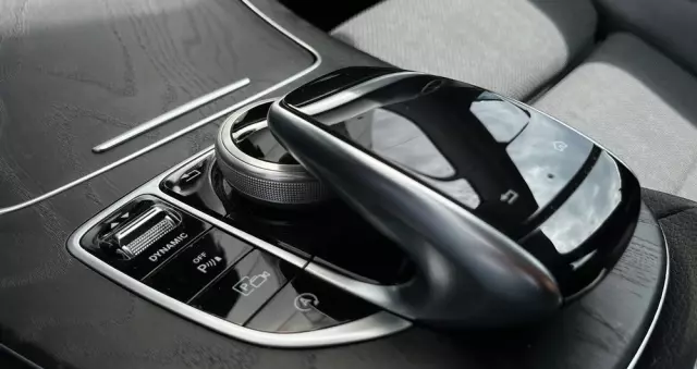 MERCEDES-BENZ Klasa E 220 d 4-Matic 9G-TRONIC