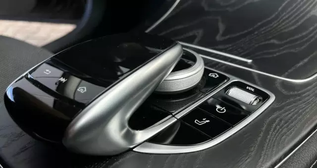 MERCEDES-BENZ Klasa E 220 d 4-Matic 9G-TRONIC