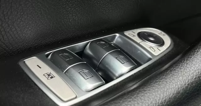 MERCEDES-BENZ Klasa E 220 d 4-Matic 9G-TRONIC