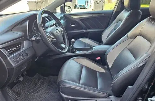 TOYOTA Avensis 
