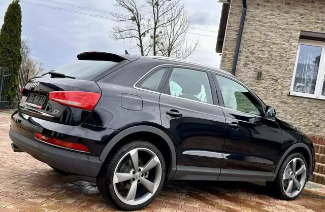 AUDI Q3 