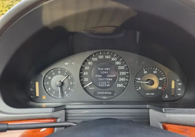 MERCEDES-BENZ Klasa E 220 T CDI Classic