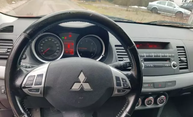 MITSUBISHI Lancer 