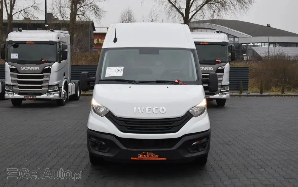 IVECO DAILY MAXI 35S16 / 2.3 - 160 KM / AUTOMAT HI-MATIC / NOWY MODEL / 3 OSOBY / DOSTAWCZE / BLASZAK / KLIMA / 2023 / SERWISOWANY / SPROWADZONY Z NIEMIEC 
