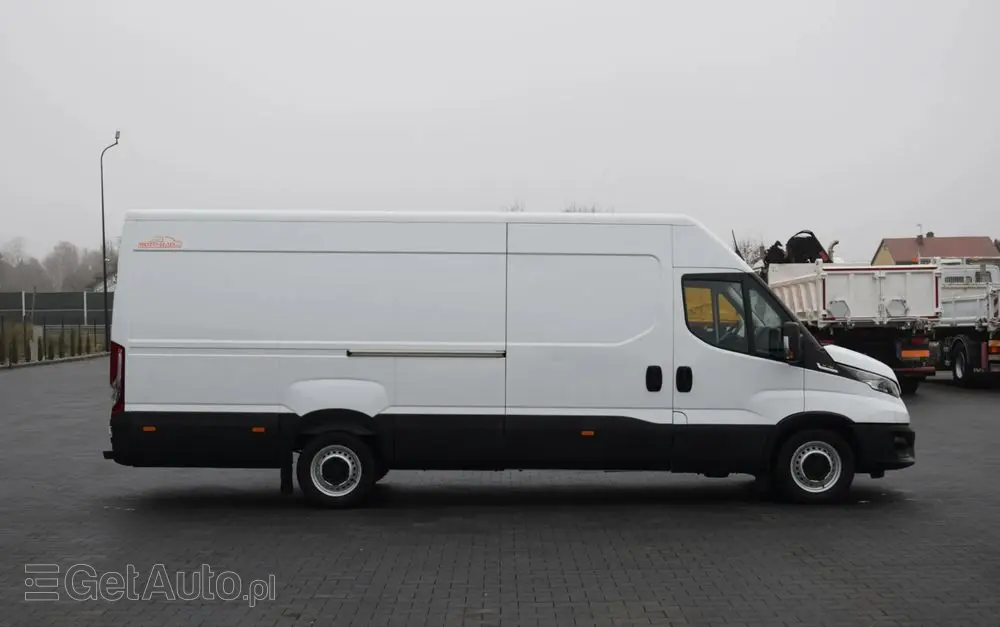 IVECO DAILY MAXI 35S16 / 2.3 - 160 KM / AUTOMAT HI-MATIC / NOWY MODEL / 3 OSOBY / DOSTAWCZE / BLASZAK / KLIMA / 2023 / SERWISOWANY / SPROWADZONY Z NIEMIEC 