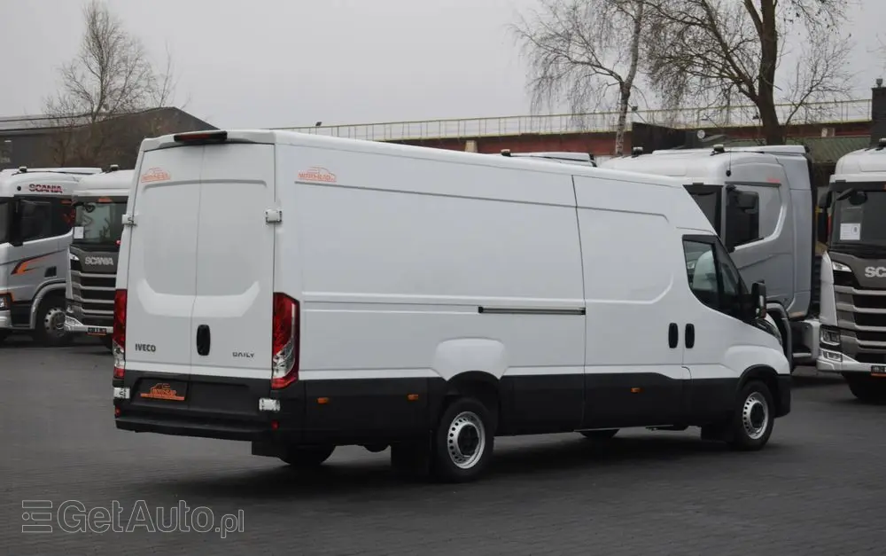 IVECO DAILY MAXI 35S16 / 2.3 - 160 KM / AUTOMAT HI-MATIC / NOWY MODEL / 3 OSOBY / DOSTAWCZE / BLASZAK / KLIMA / 2023 / SERWISOWANY / SPROWADZONY Z NIEMIEC 