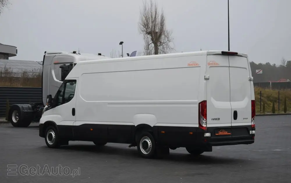 IVECO DAILY MAXI 35S16 / 2.3 - 160 KM / AUTOMAT HI-MATIC / NOWY MODEL / 3 OSOBY / DOSTAWCZE / BLASZAK / KLIMA / 2023 / SERWISOWANY / SPROWADZONY Z NIEMIEC 