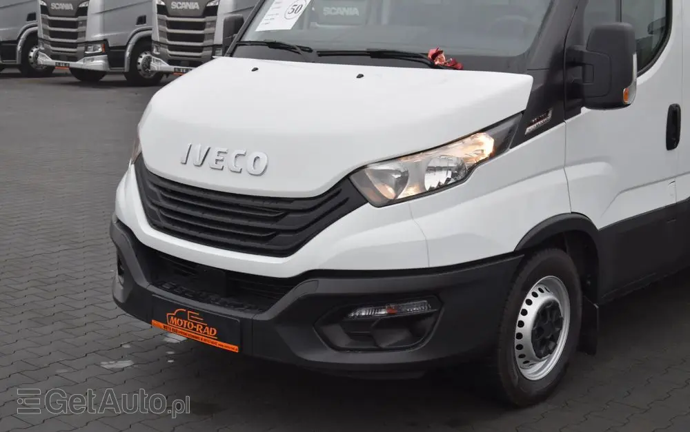 IVECO DAILY MAXI 35S16 / 2.3 - 160 KM / AUTOMAT HI-MATIC / NOWY MODEL / 3 OSOBY / DOSTAWCZE / BLASZAK / KLIMA / 2023 / SERWISOWANY / SPROWADZONY Z NIEMIEC 