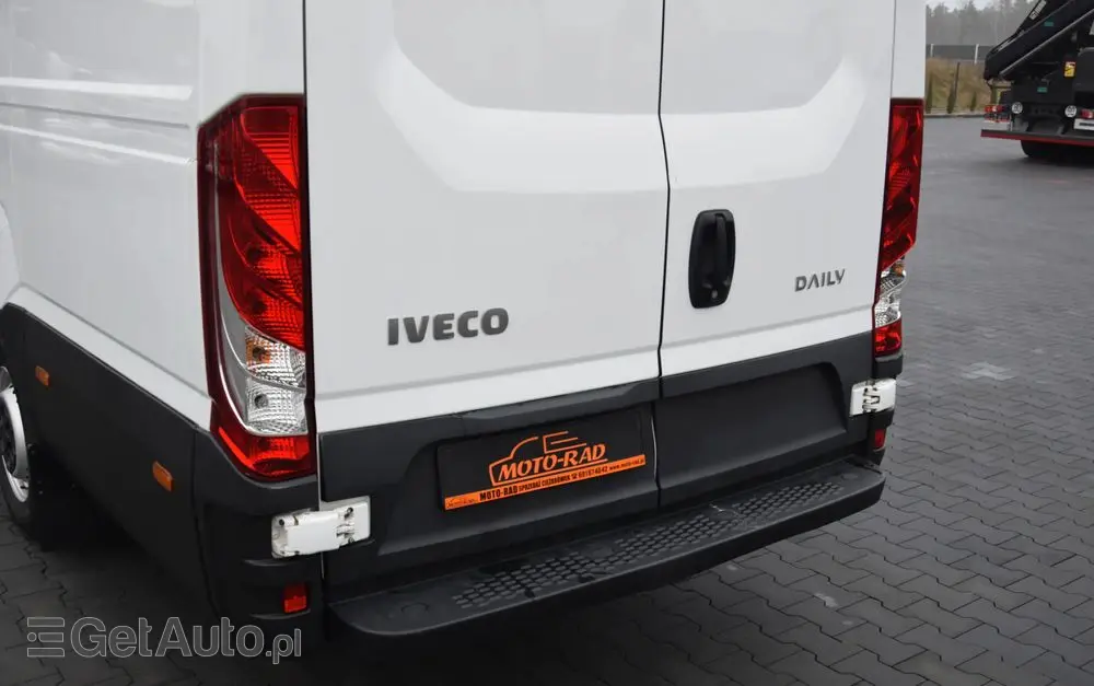 IVECO DAILY MAXI 35S16 / 2.3 - 160 KM / AUTOMAT HI-MATIC / NOWY MODEL / 3 OSOBY / DOSTAWCZE / BLASZAK / KLIMA / 2023 / SERWISOWANY / SPROWADZONY Z NIEMIEC 
