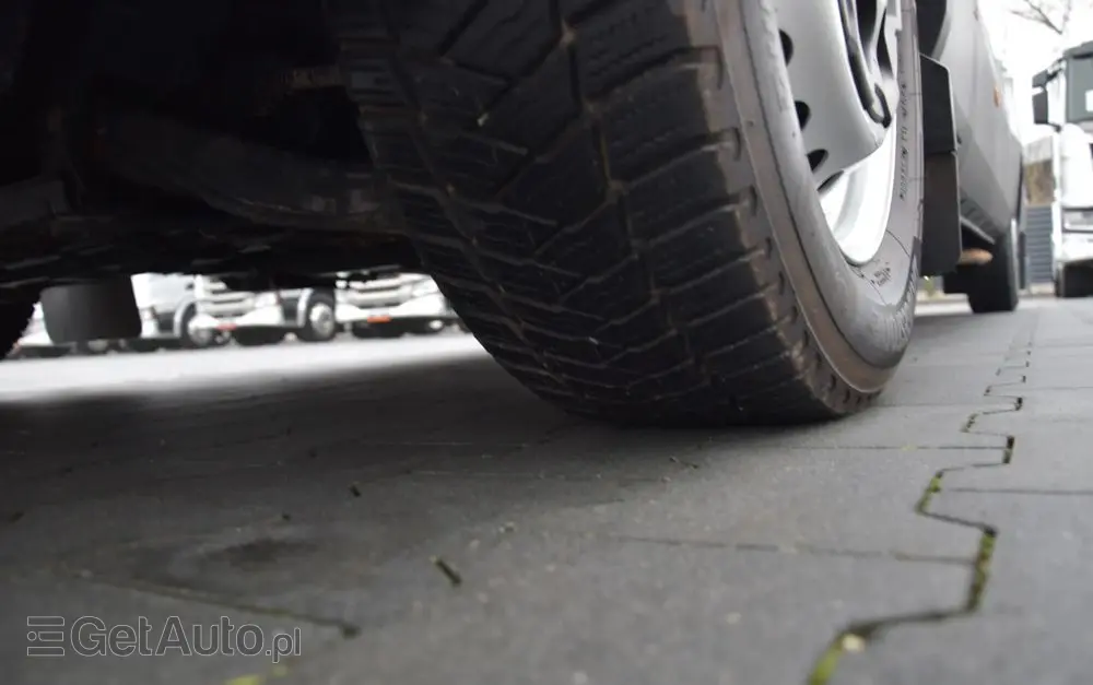 IVECO DAILY MAXI 35S16 / 2.3 - 160 KM / AUTOMAT HI-MATIC / NOWY MODEL / 3 OSOBY / DOSTAWCZE / BLASZAK / KLIMA / 2023 / SERWISOWANY / SPROWADZONY Z NIEMIEC 