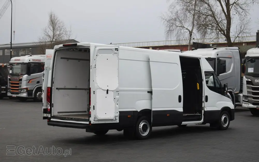 IVECO DAILY MAXI 35S16 / 2.3 - 160 KM / AUTOMAT HI-MATIC / NOWY MODEL / 3 OSOBY / DOSTAWCZE / BLASZAK / KLIMA / 2023 / SERWISOWANY / SPROWADZONY Z NIEMIEC 