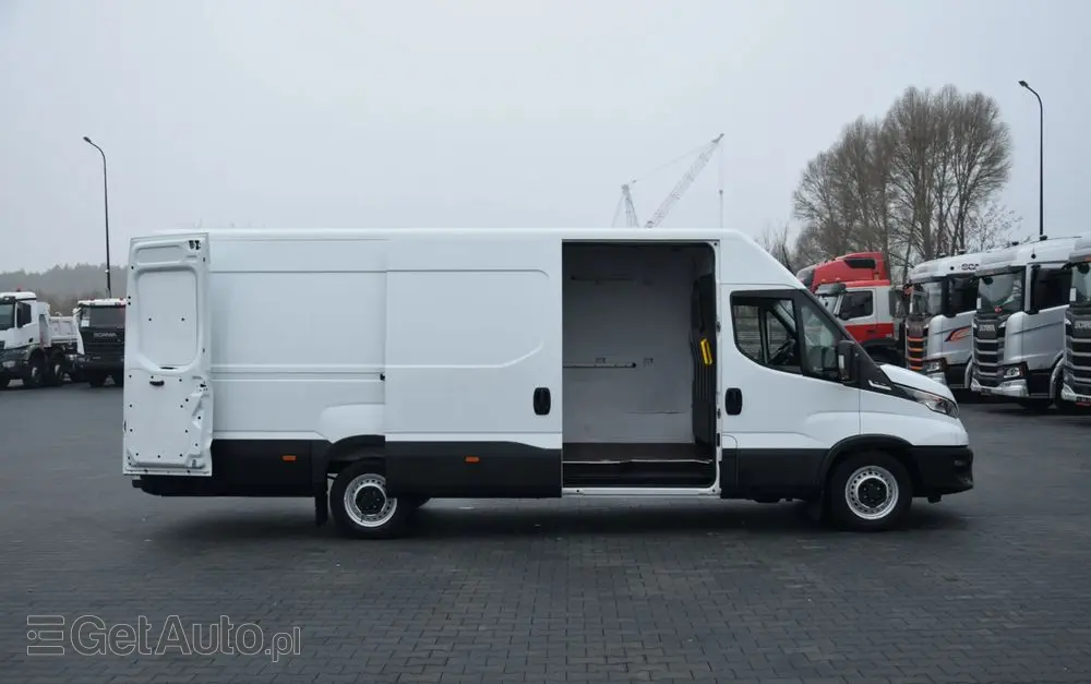 IVECO DAILY MAXI 35S16 / 2.3 - 160 KM / AUTOMAT HI-MATIC / NOWY MODEL / 3 OSOBY / DOSTAWCZE / BLASZAK / KLIMA / 2023 / SERWISOWANY / SPROWADZONY Z NIEMIEC 
