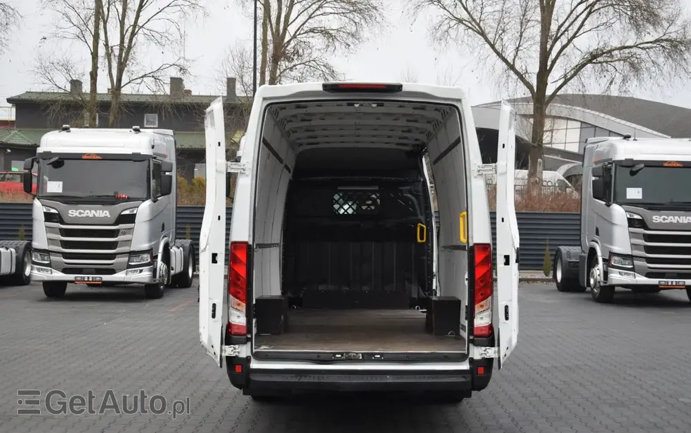 IVECO DAILY MAXI 35S16 / 2.3 - 160 KM / AUTOMAT HI-MATIC / NOWY MODEL / 3 OSOBY / DOSTAWCZE / BLASZAK / KLIMA / 2023 / SERWISOWANY / SPROWADZONY Z NIEMIEC 