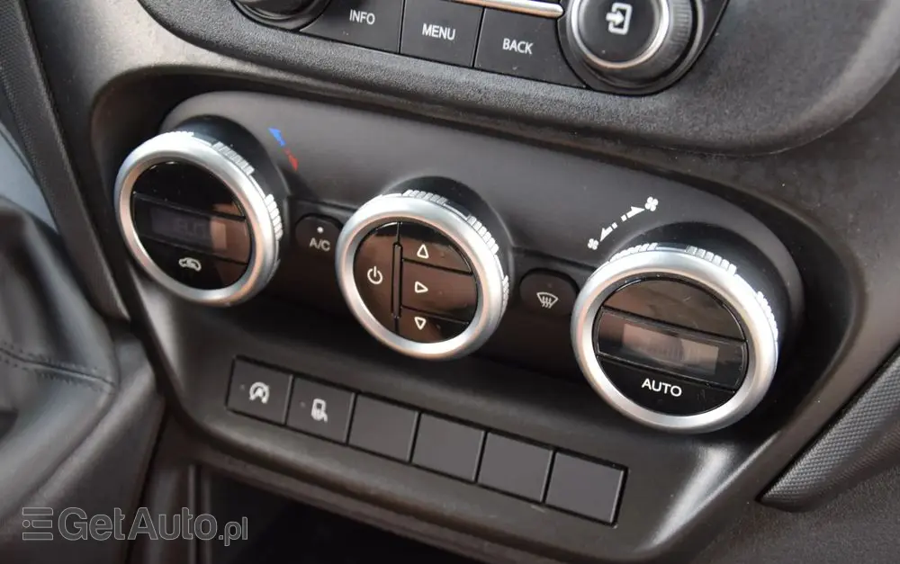 IVECO DAILY MAXI 35S16 / 2.3 - 160 KM / AUTOMAT HI-MATIC / NOWY MODEL / 3 OSOBY / DOSTAWCZE / BLASZAK / KLIMA / 2023 / SERWISOWANY / SPROWADZONY Z NIEMIEC 