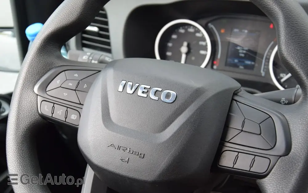 IVECO DAILY MAXI 35S16 / 2.3 - 160 KM / AUTOMAT HI-MATIC / NOWY MODEL / 3 OSOBY / DOSTAWCZE / BLASZAK / KLIMA / 2023 / SERWISOWANY / SPROWADZONY Z NIEMIEC 