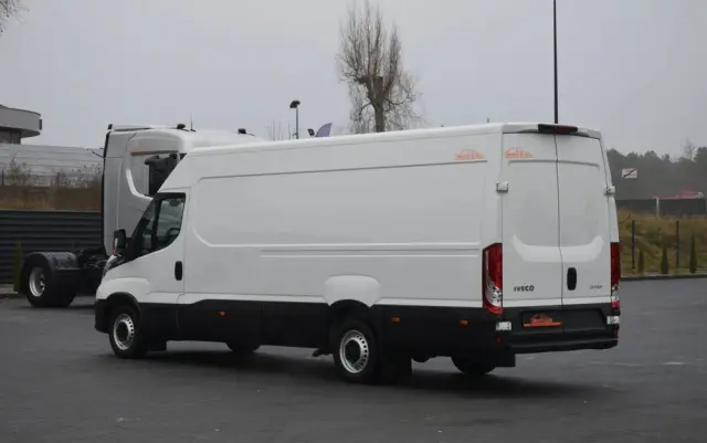IVECO DAILY MAXI 35S16 / 2.3 - 160 KM / AUTOMAT HI-MATIC / NOWY MODEL / 3 OSOBY / DOSTAWCZE / BLASZAK / KLIMA / 2023 / SERWISOWANY / SPROWADZONY Z NIEMIEC 