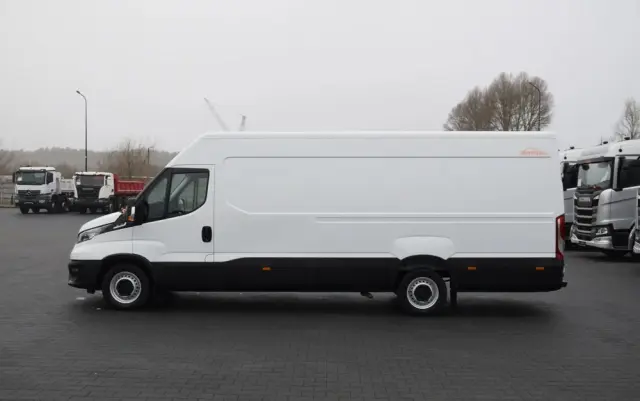 IVECO DAILY MAXI 35S16 / 2.3 - 160 KM / AUTOMAT HI-MATIC / NOWY MODEL / 3 OSOBY / DOSTAWCZE / BLASZAK / KLIMA / 2023 / SERWISOWANY / SPROWADZONY Z NIEMIEC 
