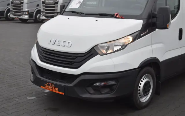 IVECO DAILY MAXI 35S16 / 2.3 - 160 KM / AUTOMAT HI-MATIC / NOWY MODEL / 3 OSOBY / DOSTAWCZE / BLASZAK / KLIMA / 2023 / SERWISOWANY / SPROWADZONY Z NIEMIEC 