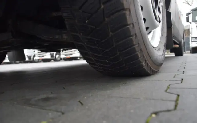 IVECO DAILY MAXI 35S16 / 2.3 - 160 KM / AUTOMAT HI-MATIC / NOWY MODEL / 3 OSOBY / DOSTAWCZE / BLASZAK / KLIMA / 2023 / SERWISOWANY / SPROWADZONY Z NIEMIEC 