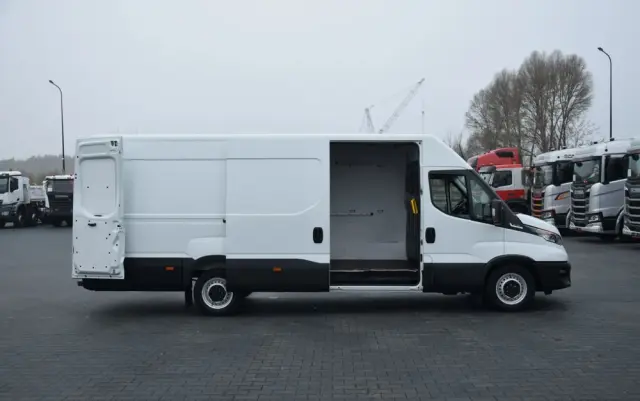 IVECO DAILY MAXI 35S16 / 2.3 - 160 KM / AUTOMAT HI-MATIC / NOWY MODEL / 3 OSOBY / DOSTAWCZE / BLASZAK / KLIMA / 2023 / SERWISOWANY / SPROWADZONY Z NIEMIEC 
