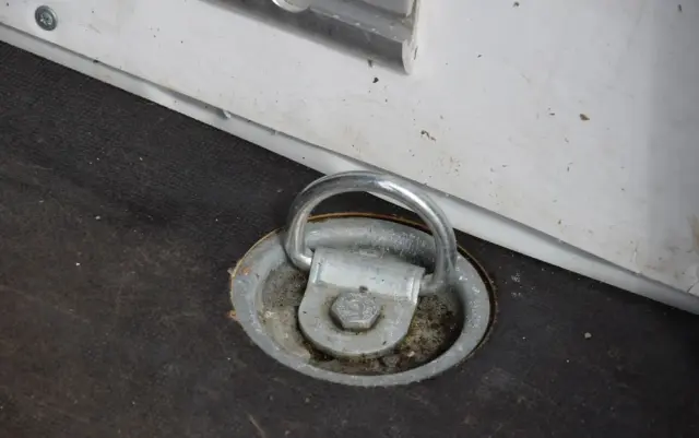 IVECO DAILY MAXI 35S16 / 2.3 - 160 KM / AUTOMAT HI-MATIC / NOWY MODEL / 3 OSOBY / DOSTAWCZE / BLASZAK / KLIMA / 2023 / SERWISOWANY / SPROWADZONY Z NIEMIEC 