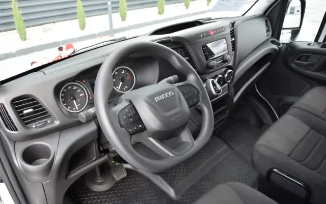 IVECO DAILY MAXI 35S16 / 2.3 - 160 KM / AUTOMAT HI-MATIC / NOWY MODEL / 3 OSOBY / DOSTAWCZE / BLASZAK / KLIMA / 2023 / SERWISOWANY / SPROWADZONY Z NIEMIEC 