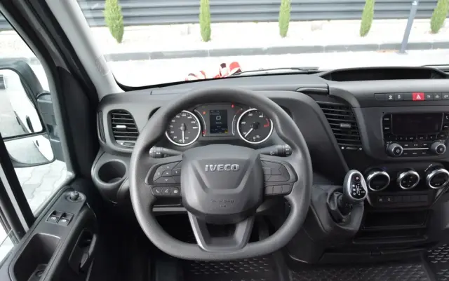 IVECO DAILY MAXI 35S16 / 2.3 - 160 KM / AUTOMAT HI-MATIC / NOWY MODEL / 3 OSOBY / DOSTAWCZE / BLASZAK / KLIMA / 2023 / SERWISOWANY / SPROWADZONY Z NIEMIEC 