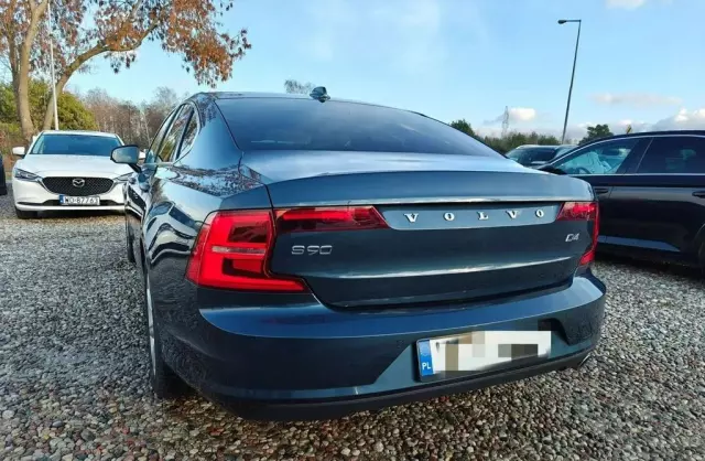 VOLVO S90 