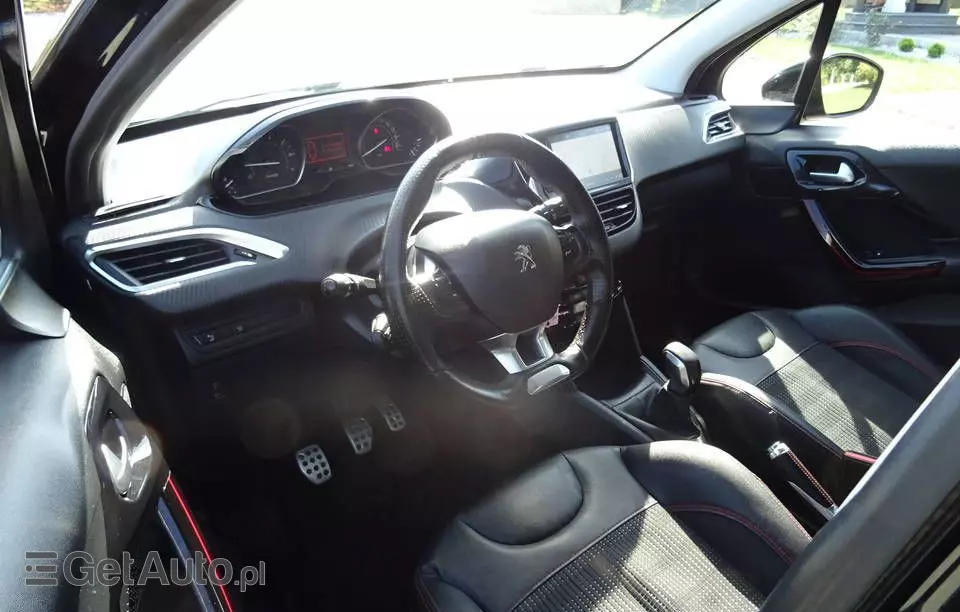 PEUGEOT 208 GT-LINE