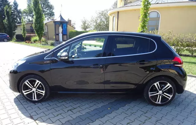 PEUGEOT 208 GT-LINE