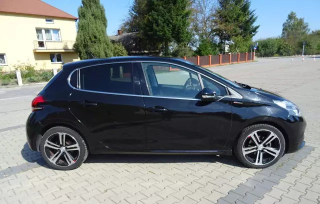 PEUGEOT 208 GT-LINE